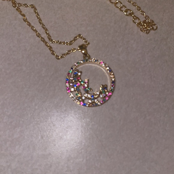 18k plated circle w/butterfly pendant necklace - Picture 11 of 11